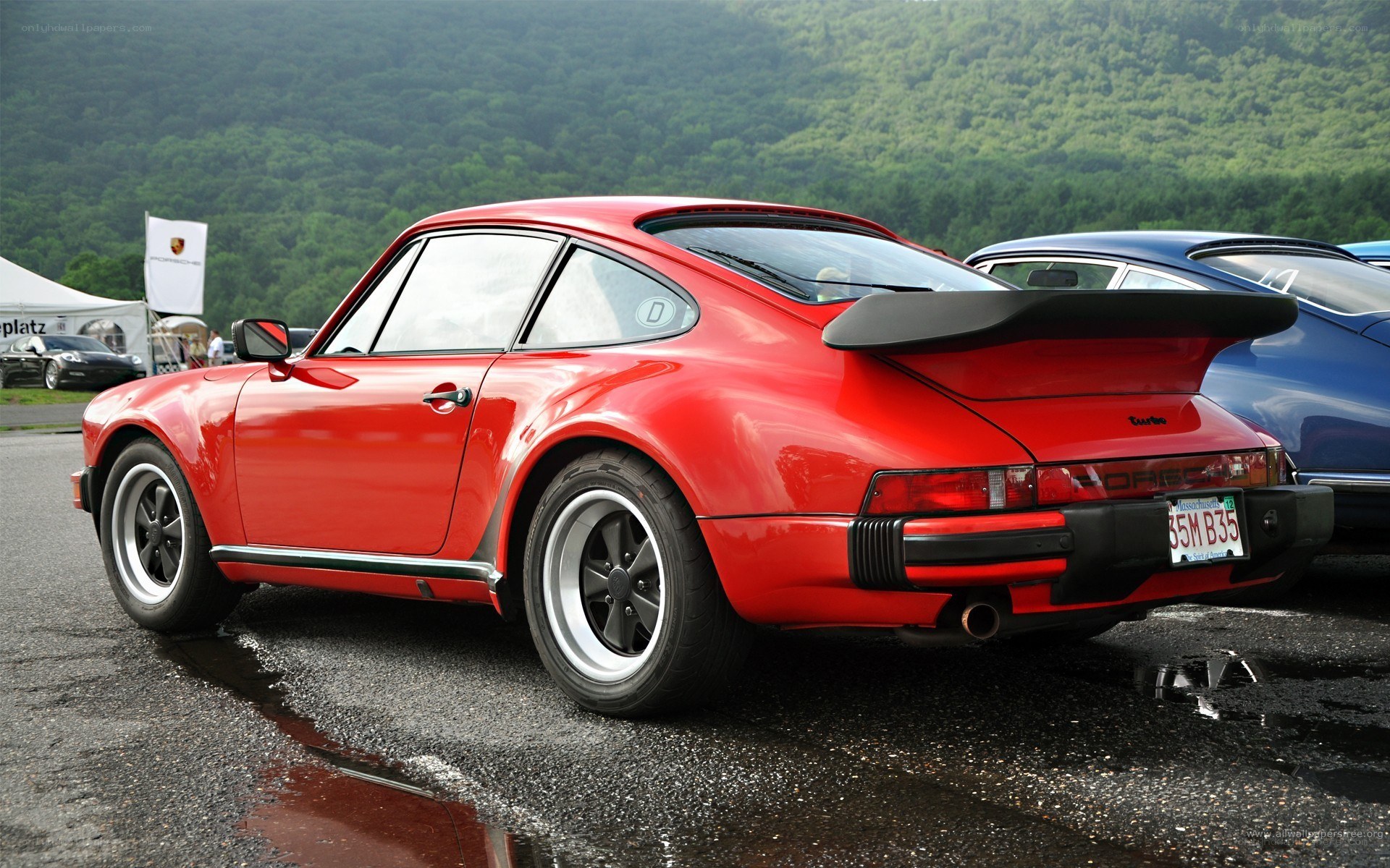 Red Porsche 930 Turbo