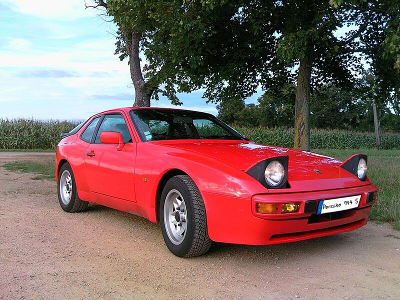 Red Porsche 944 S