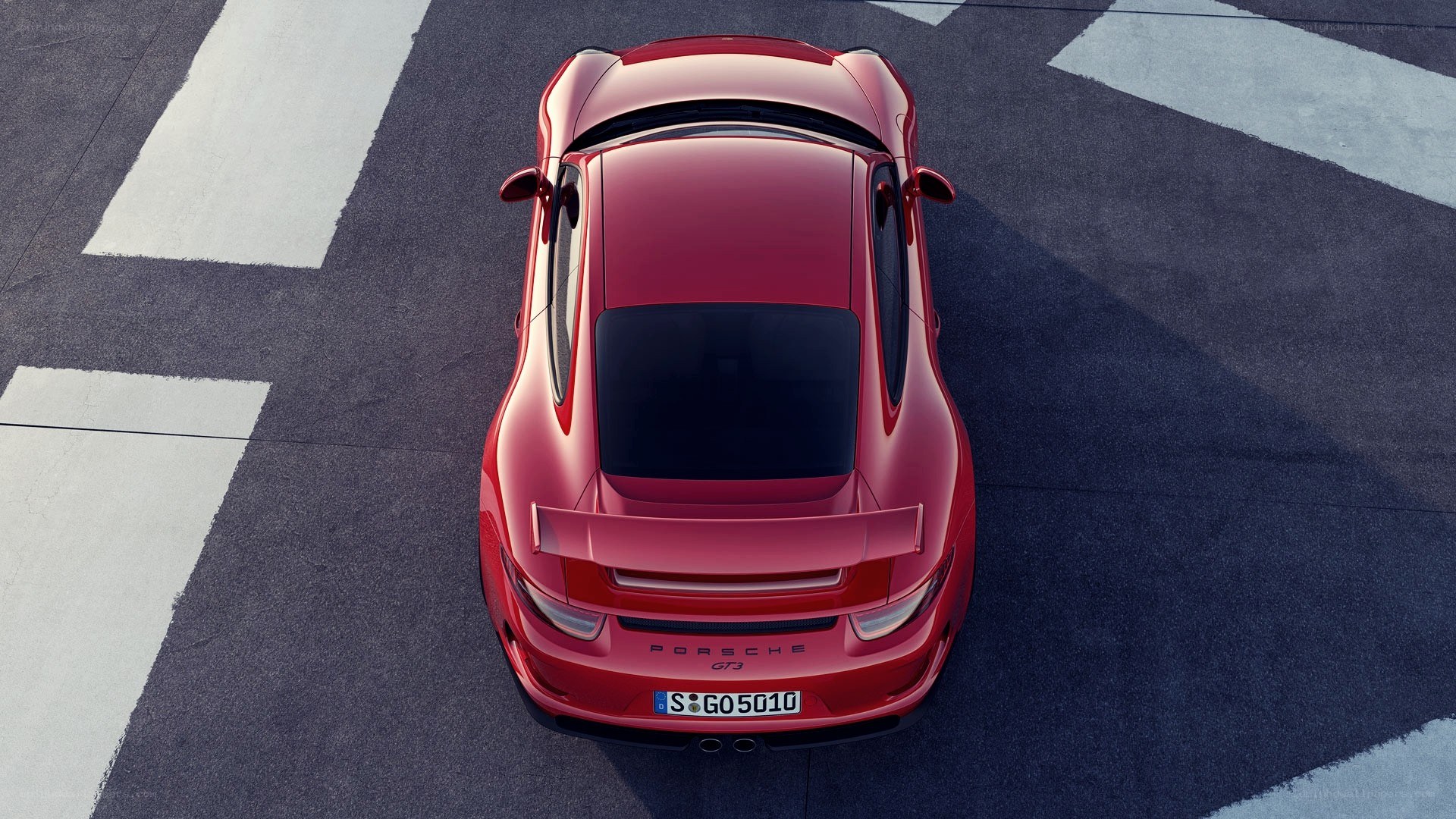 Red Porsche GT3 on track