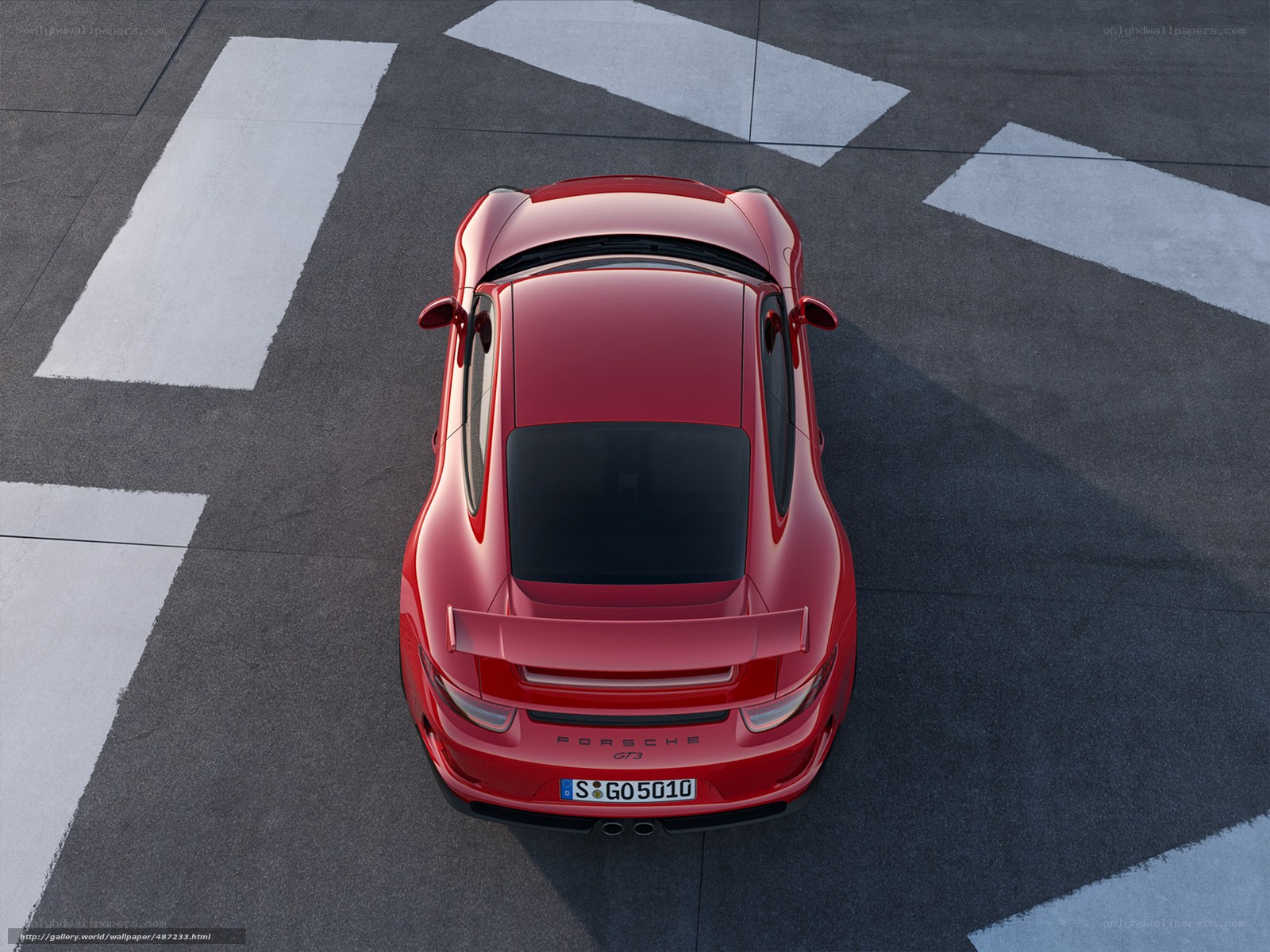 Red Porsche GT3 on track