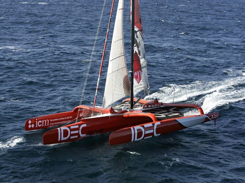 Red Racing Catamaran — Dynamic