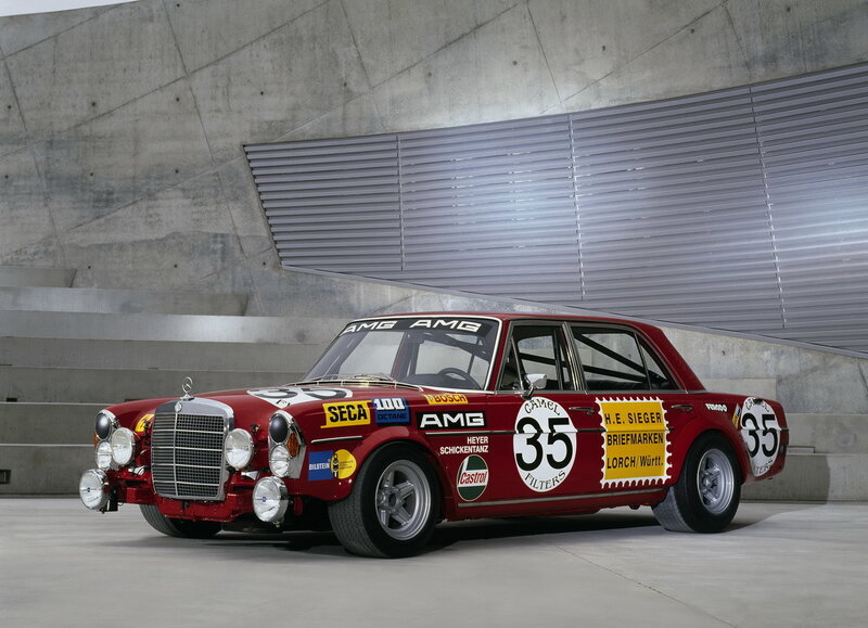 Red racing Mercedes-Benz 300 SEL