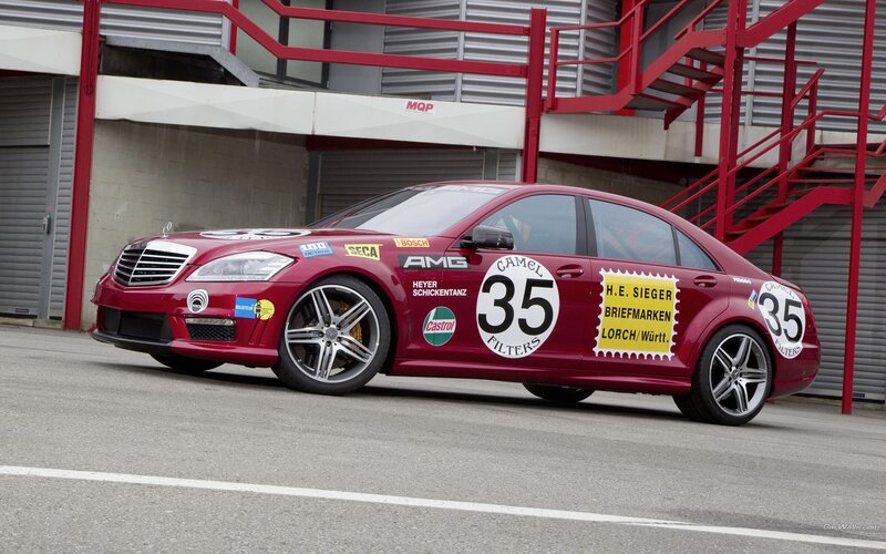 Red racing Mercedes-Benz S63 AMG