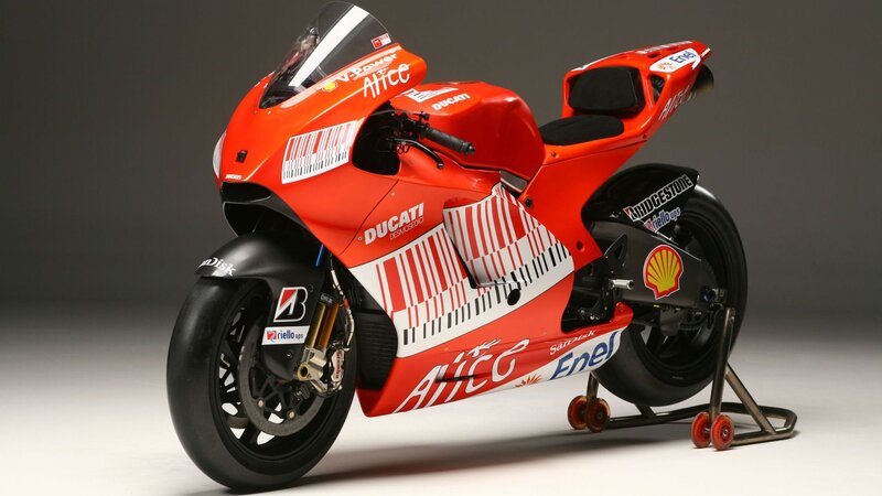 Red Racing Motorcycle — Neutral, Photograph, Saddle, Windshield, Rear Stand