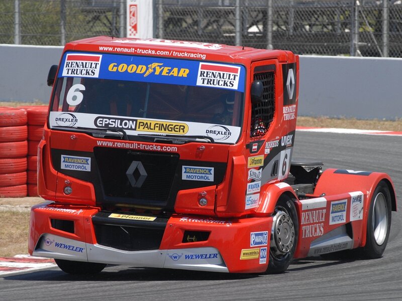 Red Racing Truck — Dynamic