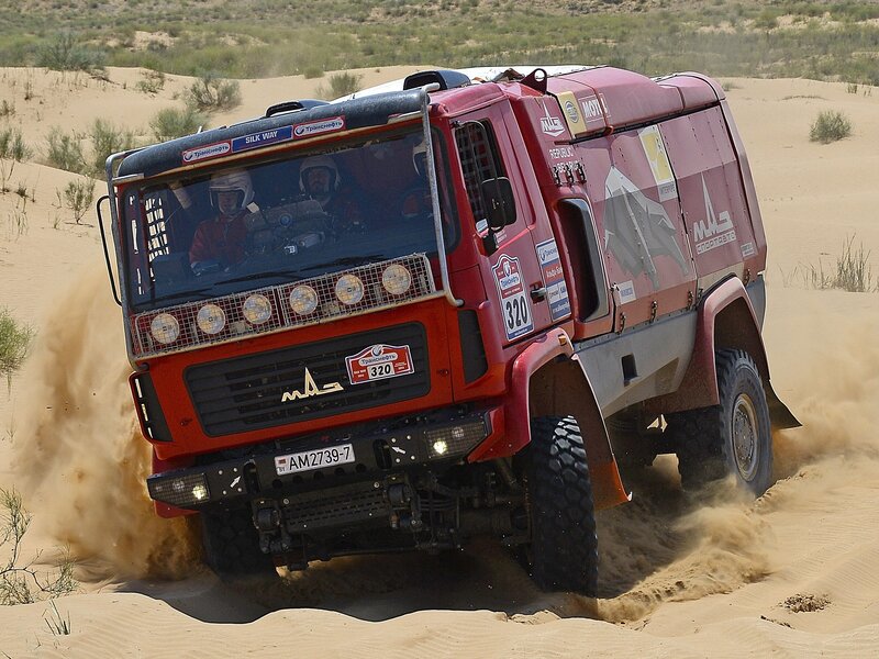Red Rally Truck — Dynamic