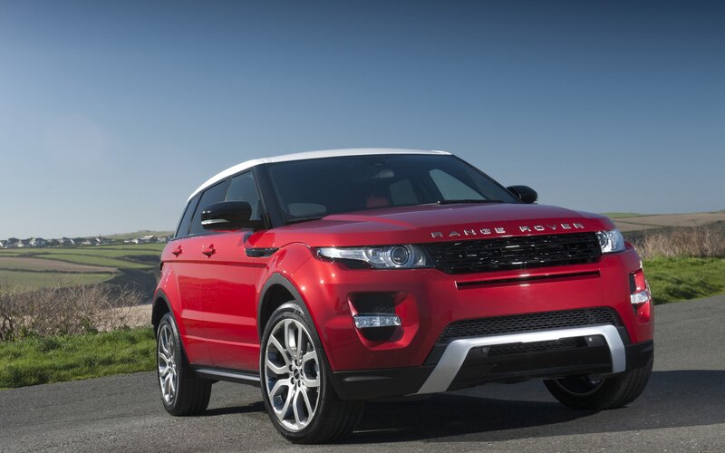 Red Range Rover Evoque