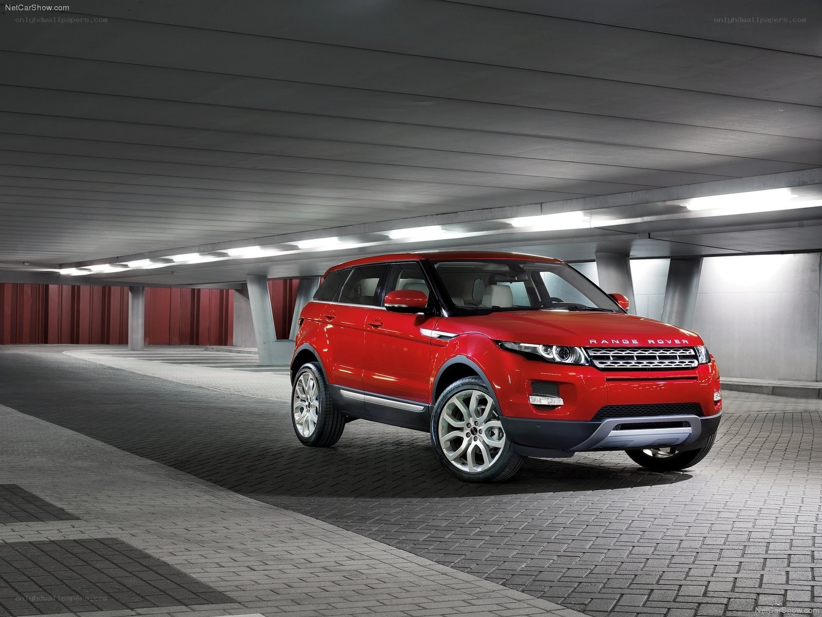 Red Range Rover Evoque
