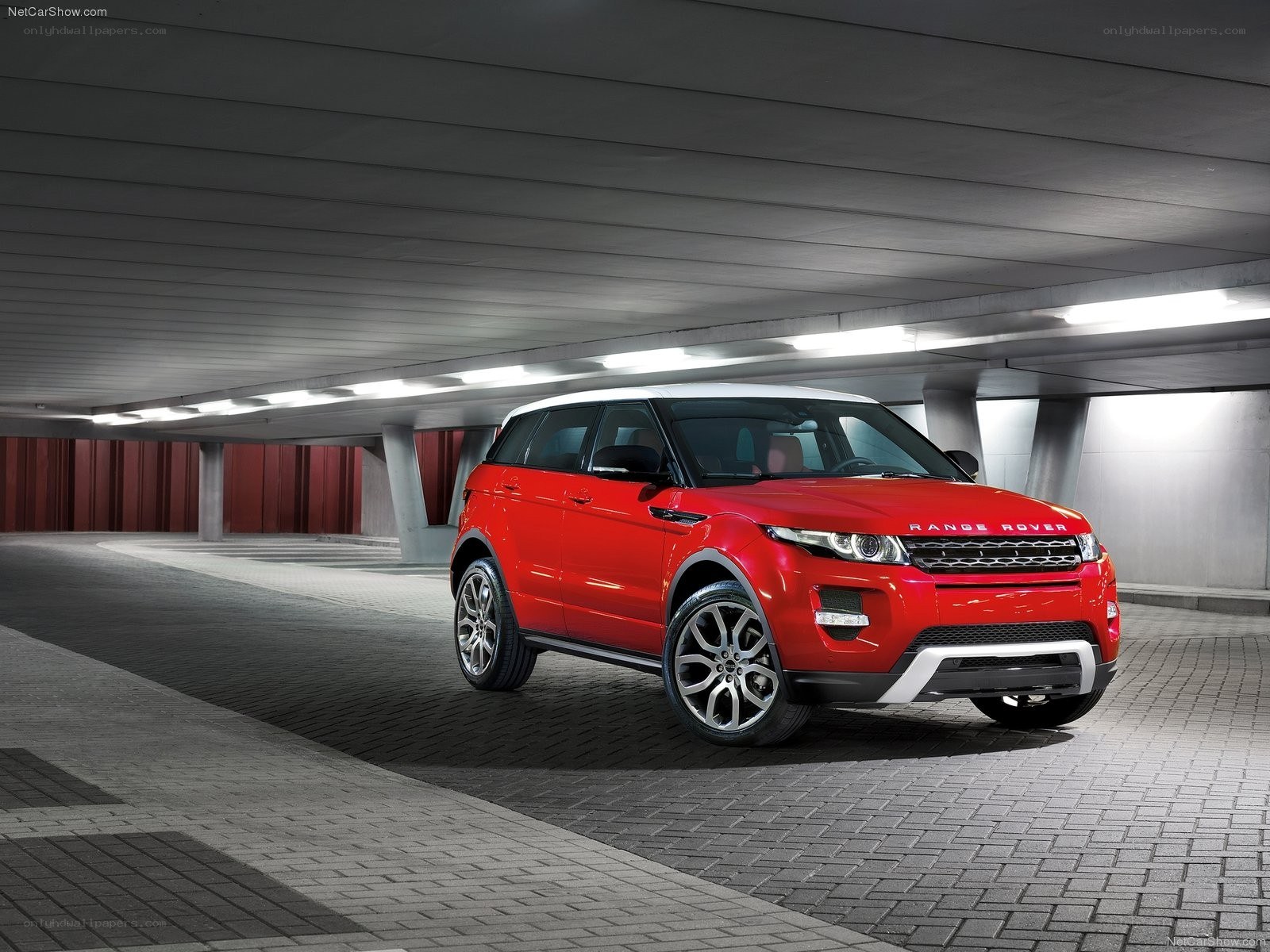 Red Range Rover Evoque
