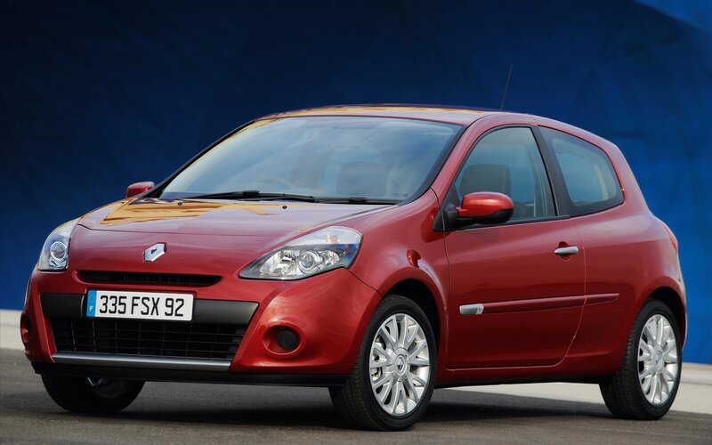 Red Renault Clio hatchback