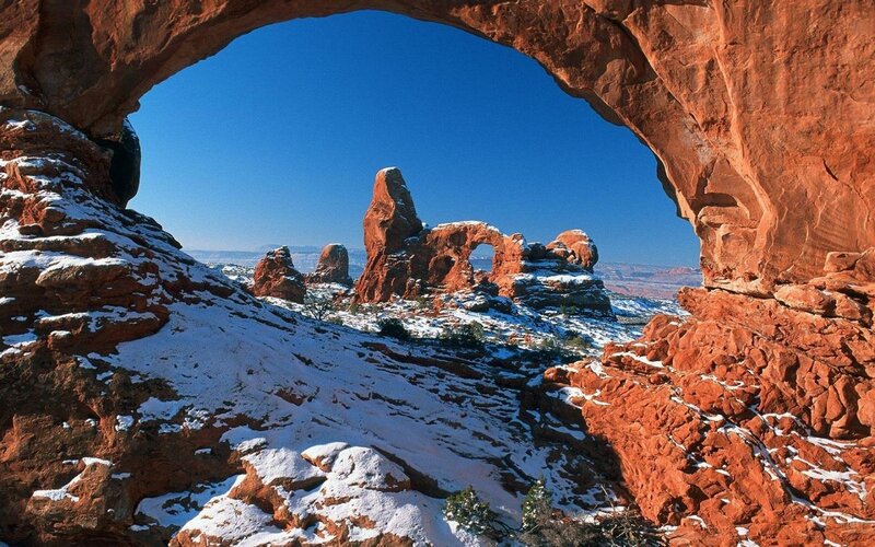 Red Rock Arch Formation — Serene
