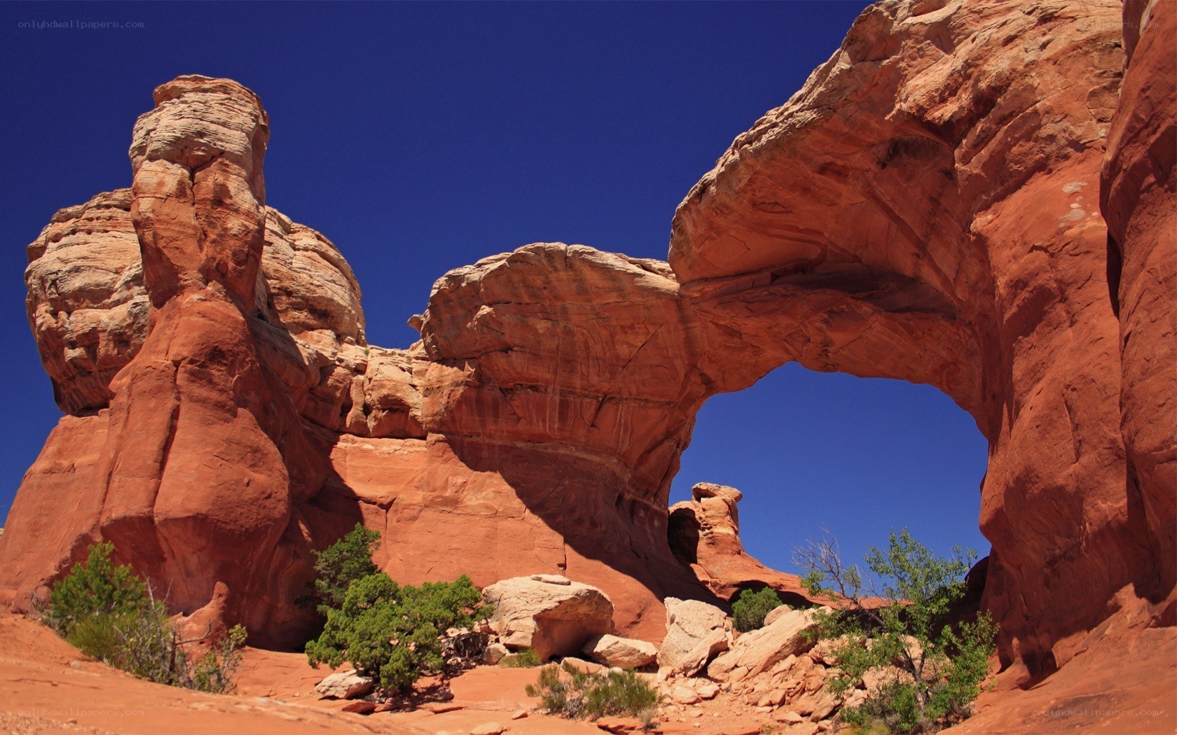 Red rock arch formation
