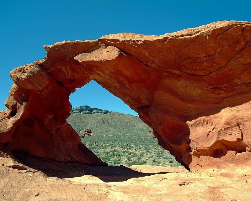 Red Rock Arch — Serene