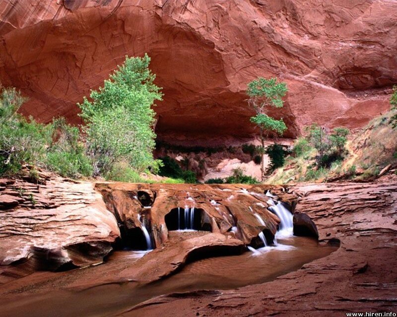 Red Rock Canyon Stream — Serene, Afternoon