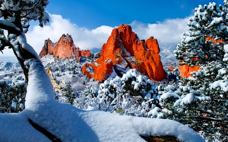 Red Rock Formations in Snow — Serene