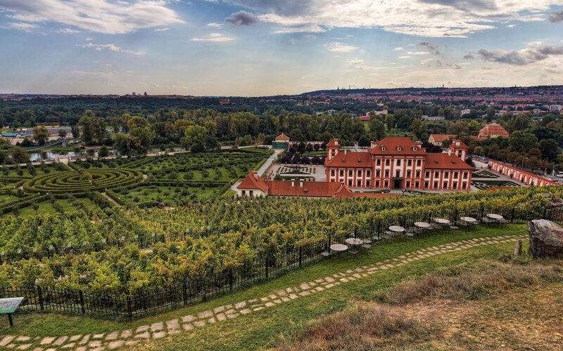 Red-roofed Palace