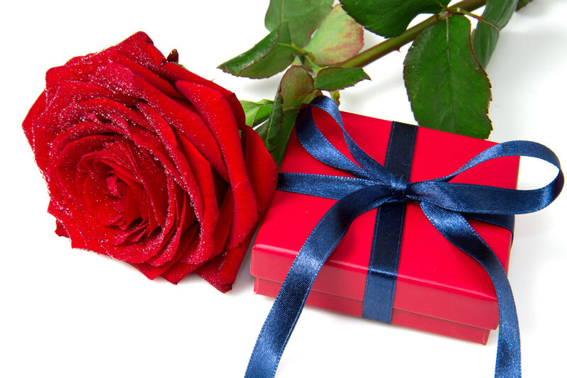 Red Rose and Gift Box — Romantic, Photograph, Gift Box