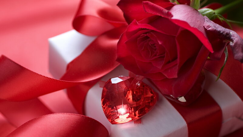 Red Rose and Gift Box — Romantic, Photograph, Heart-shaped Gem