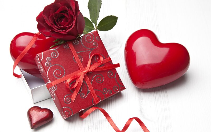 Red Rose and Gift Box — Romantic, Photograph, Heart-shaped Objects