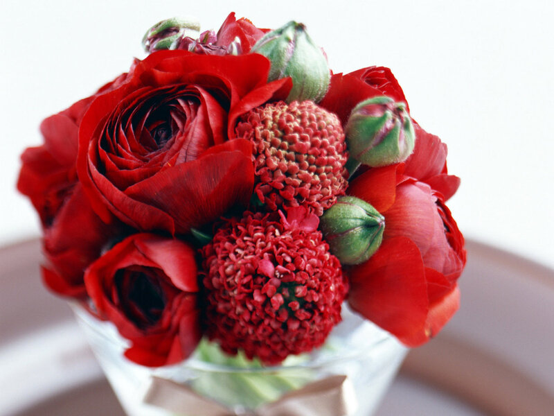 Red Rose Bouquet — Calm, Photograph, Vase, Green Buds