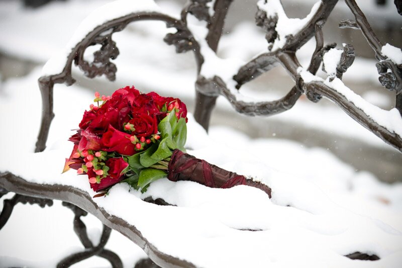 Red Rose Bouquet — Calm, Winter