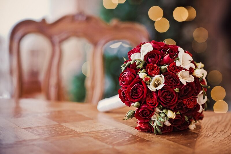 Red Rose Bouquet — Romantic, Photograph, Wooden Table
