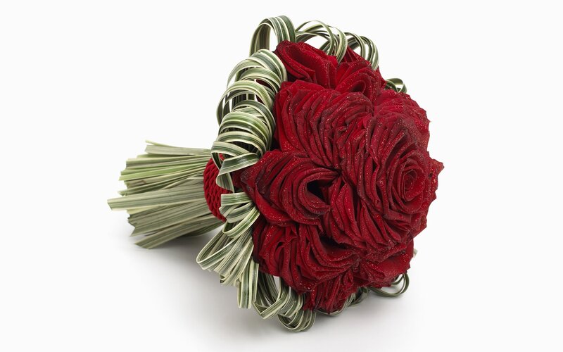 Red rose bouquet with green ribbons