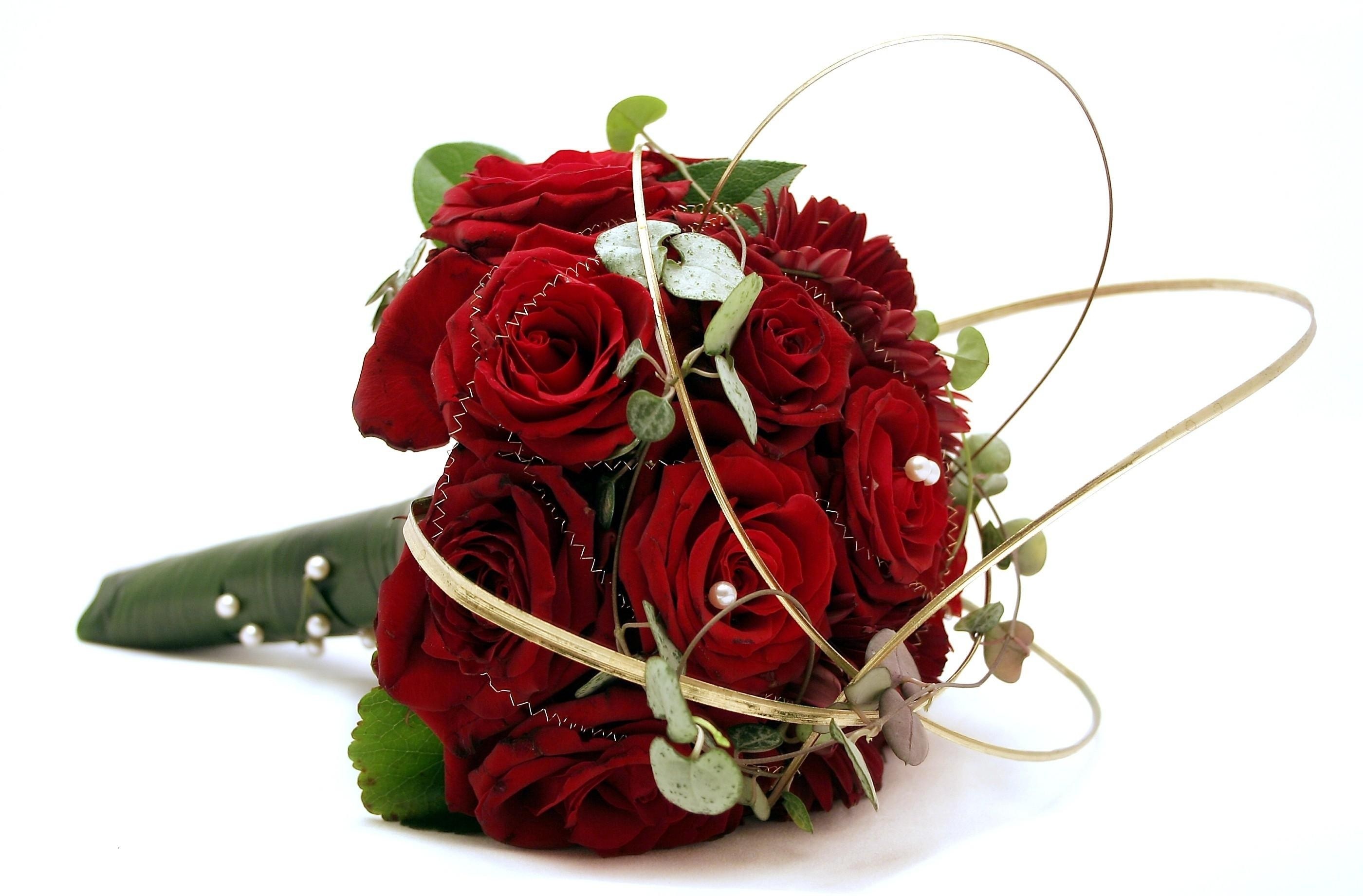 red rose bouquet with pearls