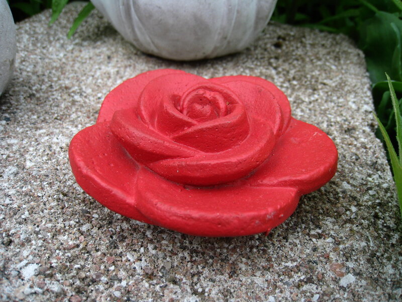 Red Rose Sculpture — Calm