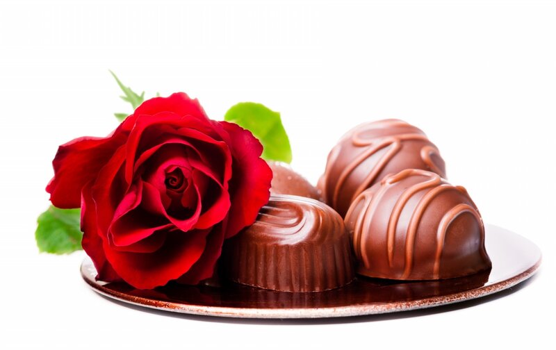Red Rose with Chocolates — Romantic, Photograph, Plate