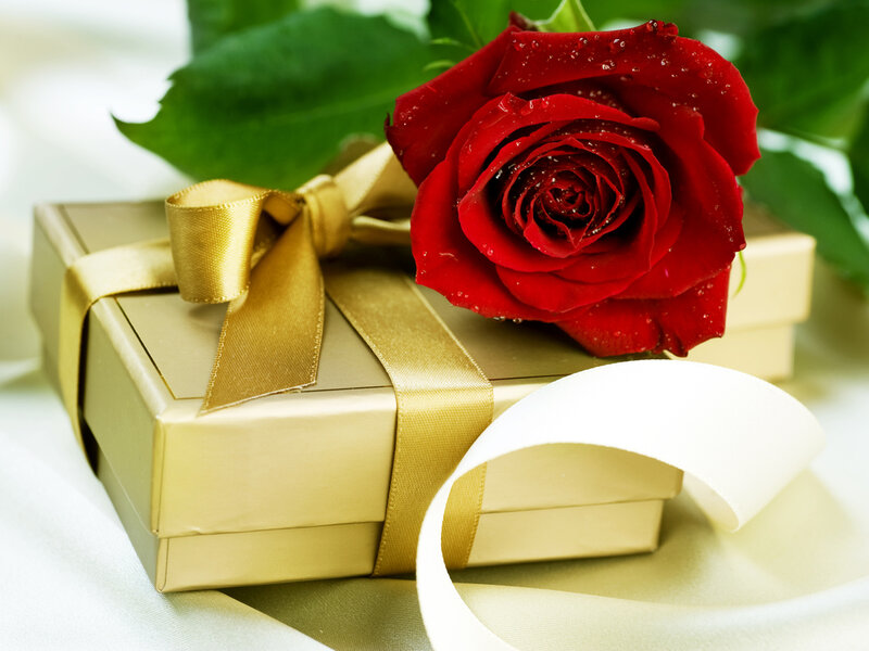 Red Rose with Gift Box — Romantic, Photograph, Gift Box