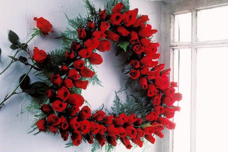 Red Rose Wreath — Calm, Photograph