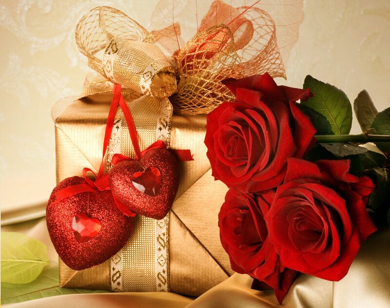 Red Roses and Gift Box — Romantic