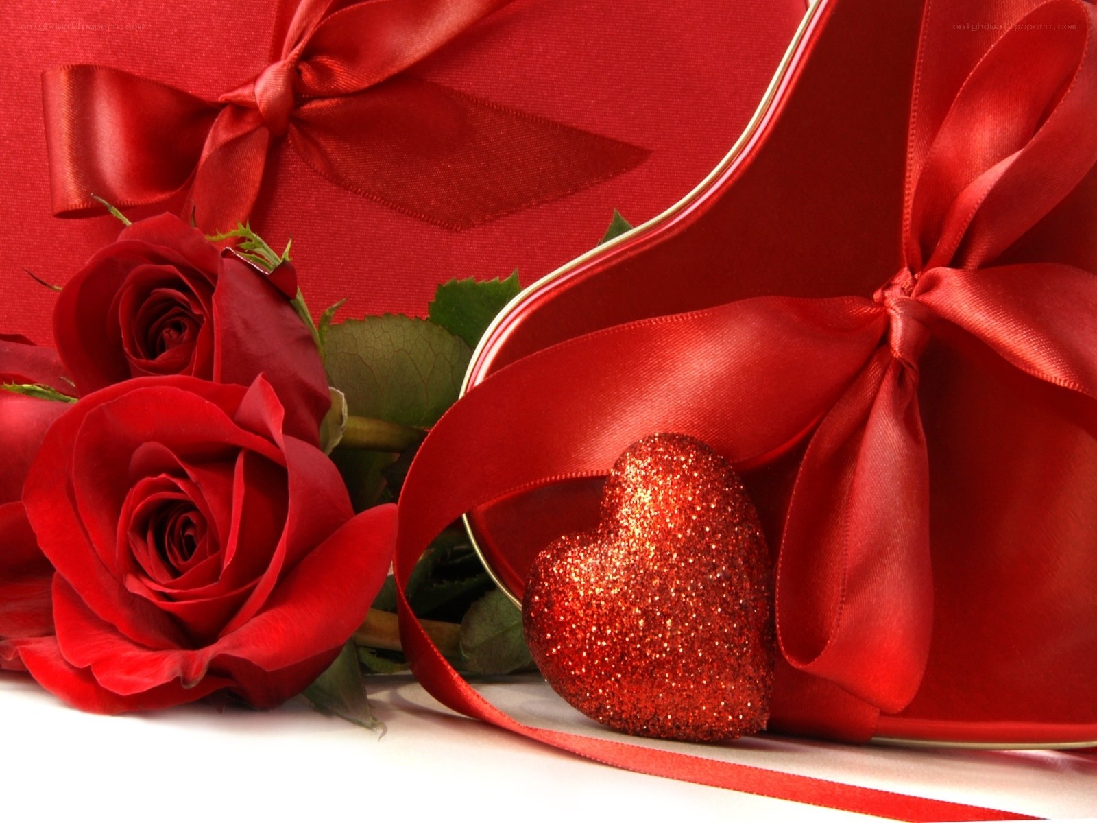 Red roses and heart gift
