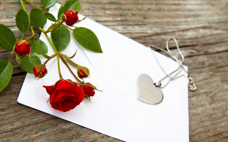Red Roses and Heart Pendant