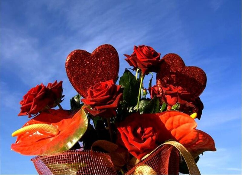 Red roses and hearts bouquet