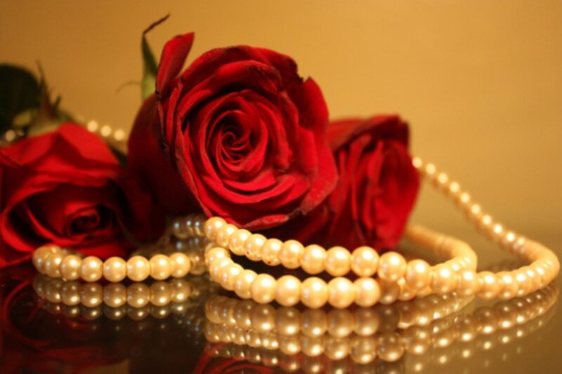 Red Roses and Pearl Necklace — Romantic