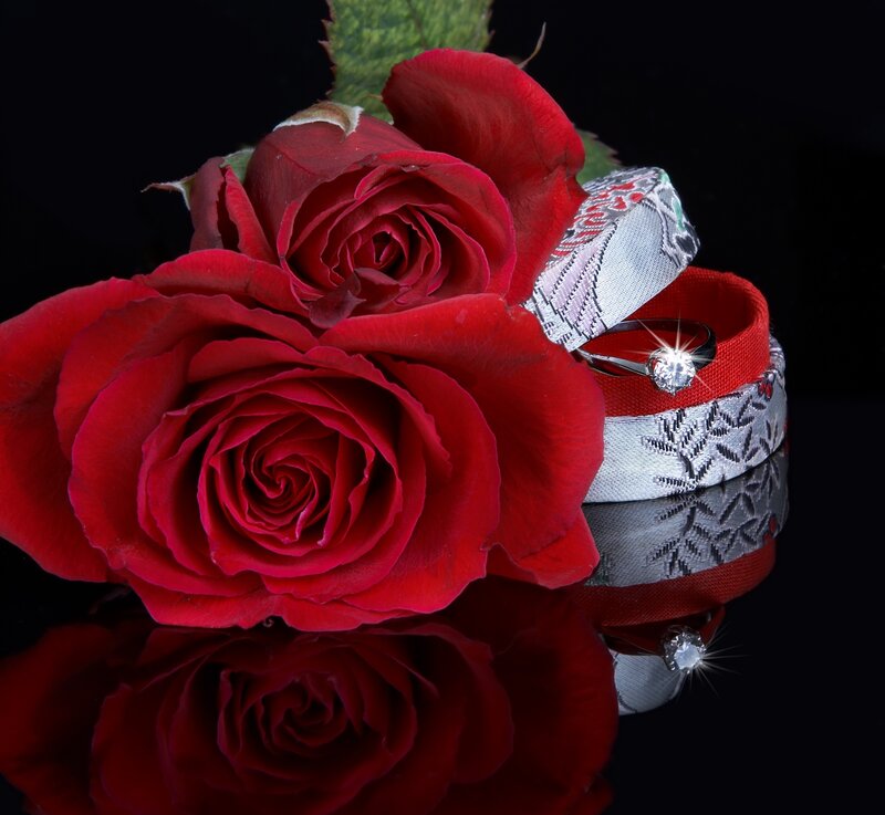 Red Roses and Ring