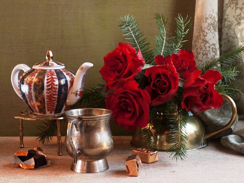 Red Roses and Teapot