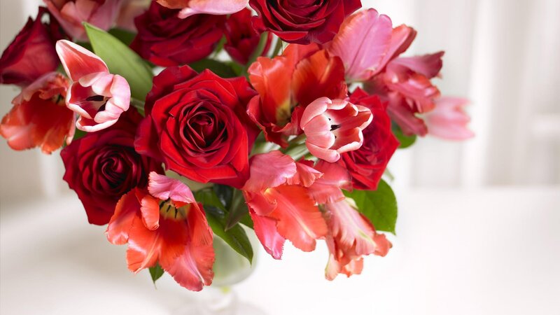 Red roses and tulips bouquet