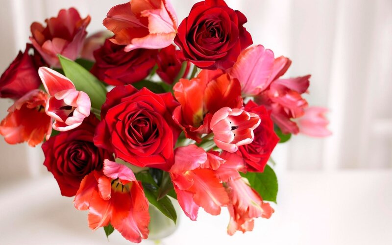 red roses and tulips bouquet