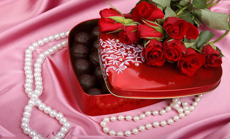Red Roses in Heart Box — Romantic, Photograph