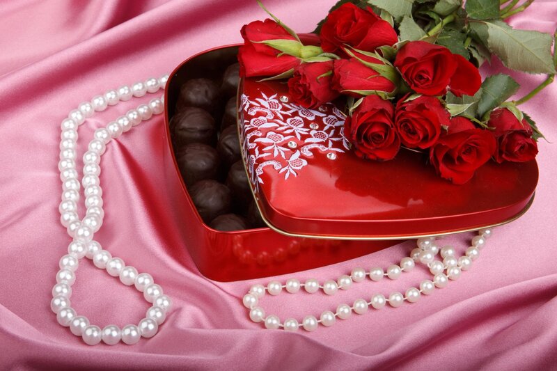 Red Roses in Heart Box — Romantic