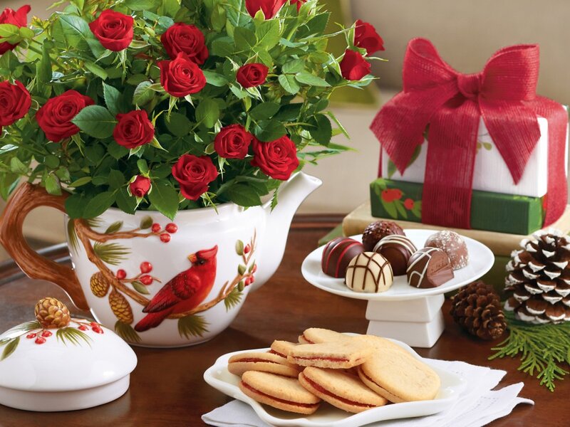 Red Roses in Teapot — Festive