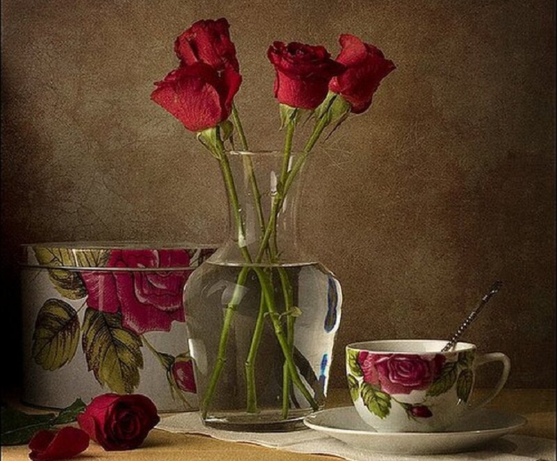 Red Roses in Vase — Calm, Photograph, Tea Cup