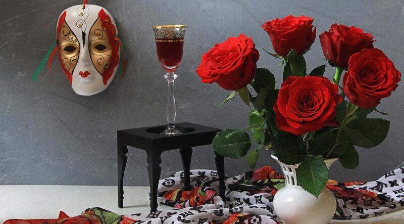 Red Roses in Vase — Dramatic, Photograph, Mask