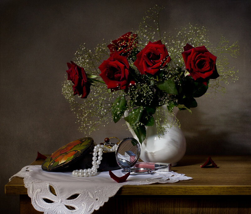 Red Roses in Vase — Dramatic, Photograph, Pearls