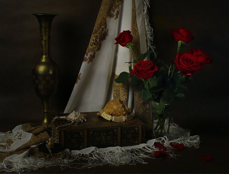 Red Roses in Vase — Dramatic, Photograph, Shell