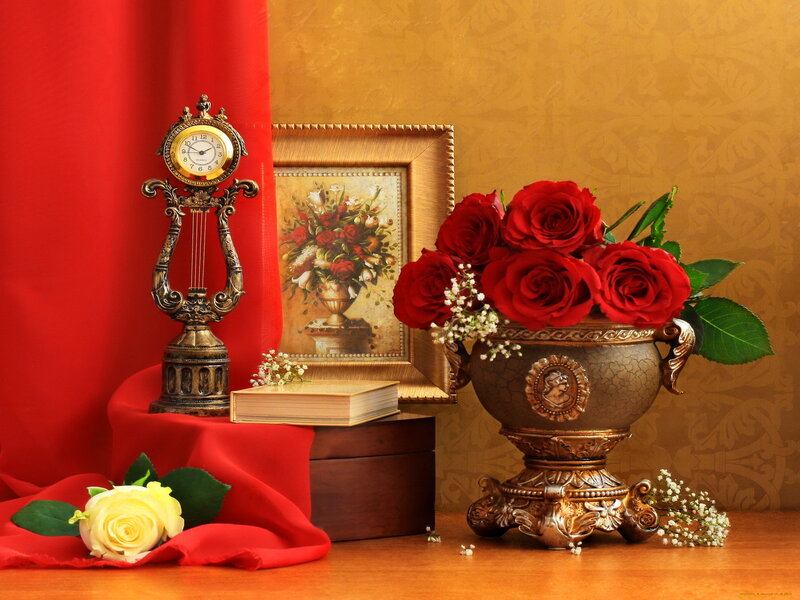 Red Roses in Vase — Elegant, Photograph, Clock