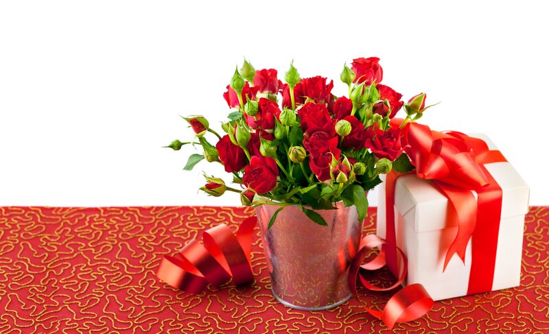 Red Roses in Vase — Festive, Photograph, Gift Box